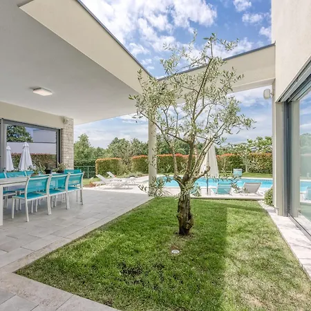 فيلة Nada For 8 Persons In Istria With 55 M2 Pool, Wellness & Free Bikes