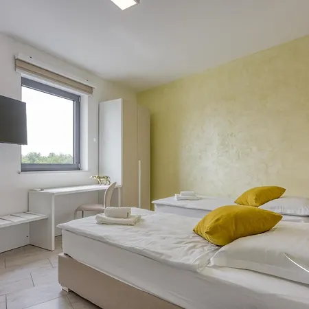 فيلة Nada For 8 Persons In Istria With 55 M2 Pool, Wellness & Free Bikes