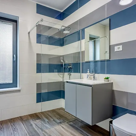 Nada For 8 Persons In Istria With 30 M2 Pool, Wellness & Free Bikes Kringa