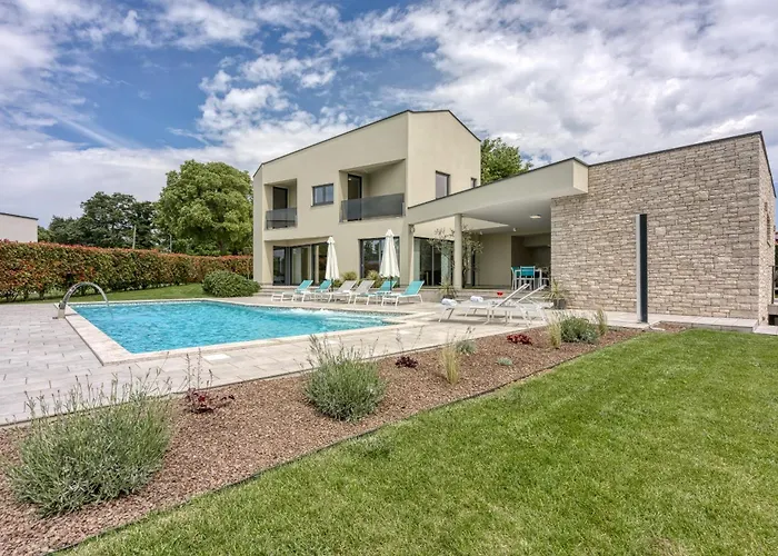 Nada For 8 Persons In Istria With 55 M2 Pool, Wellness & Free Bikes Villa
