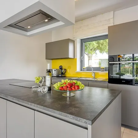 Nada For 8 Persons In Istria With 55 M2 Pool, Wellness & Free Bikes Willa *