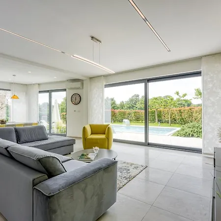 Nada For 8 Persons In Istria With 55 M2 Pool, Wellness & Free Bikes Villa Kringa