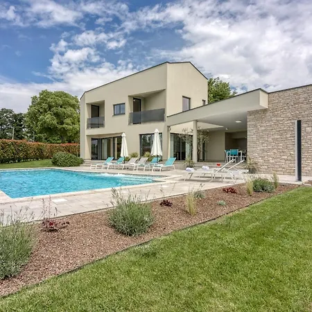 Nada For 8 Persons In Istria With 55 M2 Pool, Wellness & Free Bikes Willa
