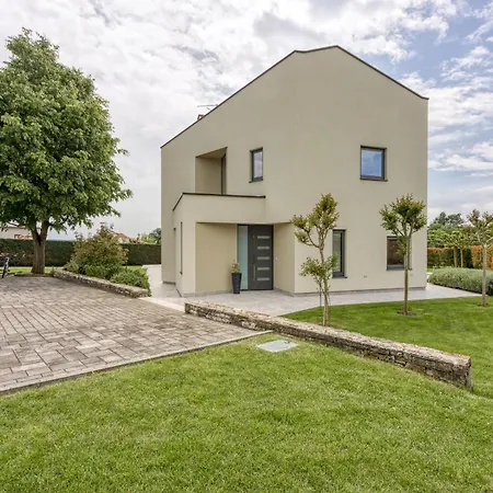 Willa Nada For 8 Persons In Istria With 55 M2 Pool, Wellness & Free Bikes